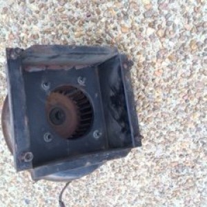 Blower motor housing with squirrel cage