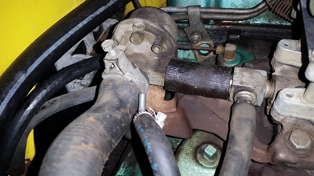 4 valve fittings and bracketry.jpg